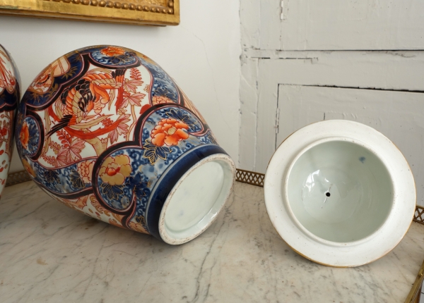 Paire de potiches en porcelaine de Chine à décor Imari, fin XIXe siècle - 40cm