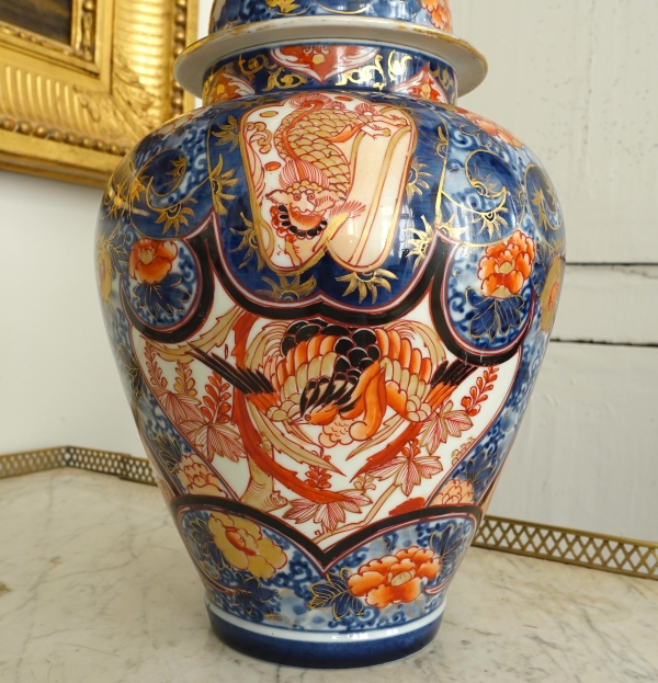 Paire de potiches en porcelaine de Chine à décor Imari, fin XIXe siècle - 40cm