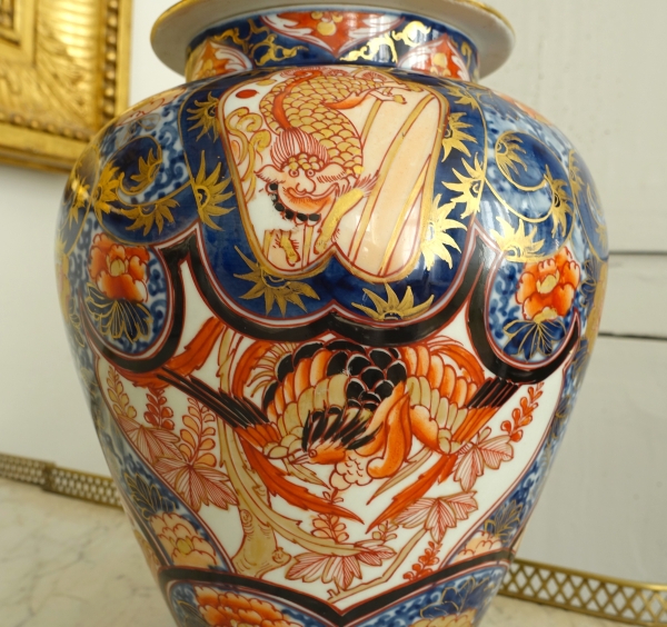 Paire de potiches en porcelaine de Chine à décor Imari, fin XIXe siècle - 40cm