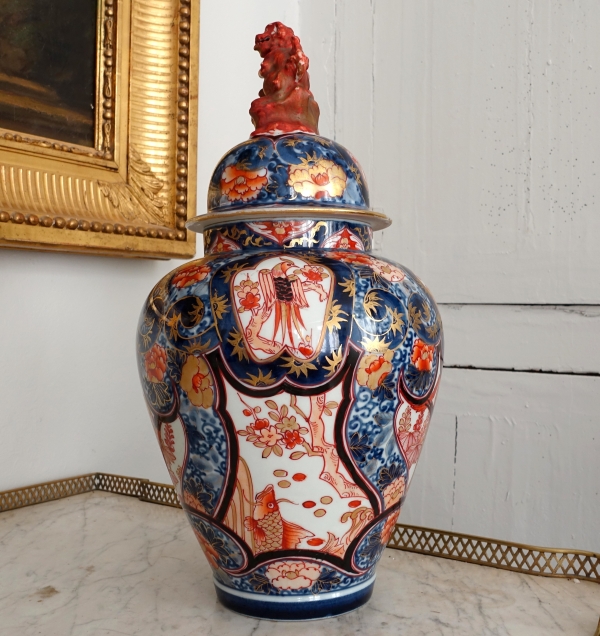 Paire de potiches en porcelaine de Chine à décor Imari, fin XIXe siècle - 40cm