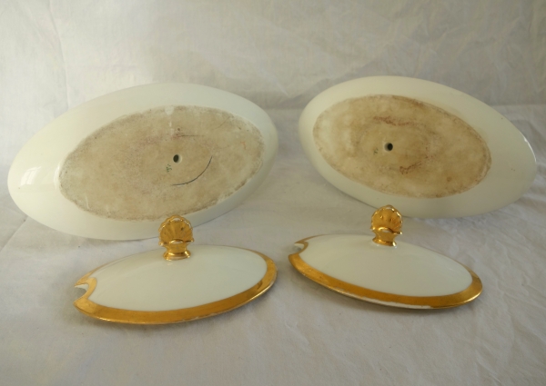 Pair of Empire Paris porcelain sauce boats, early 19th century circa 1810 - 1820