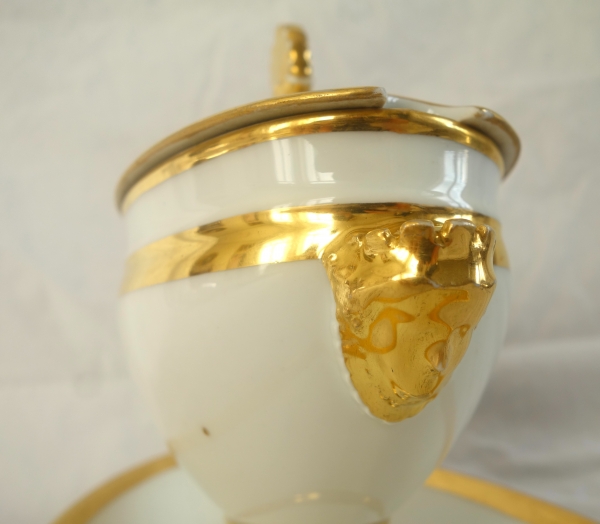 Pair of Empire Paris porcelain sauce boats, early 19th century circa 1810 - 1820