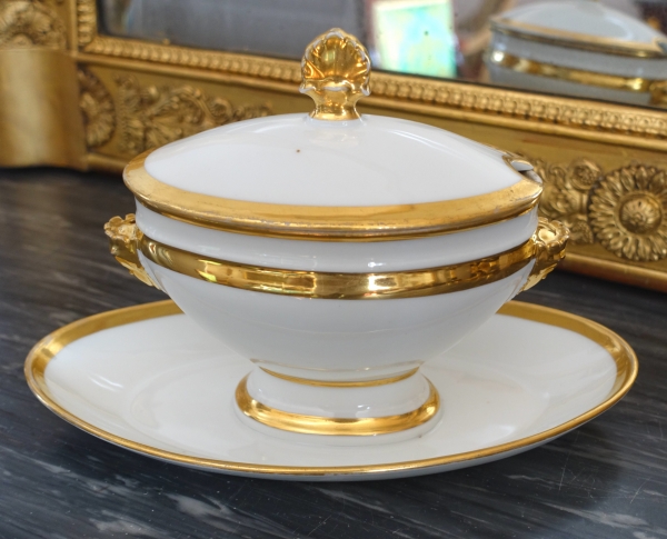 Pair of Empire Paris porcelain sauce boats, early 19th century circa 1810 - 1820