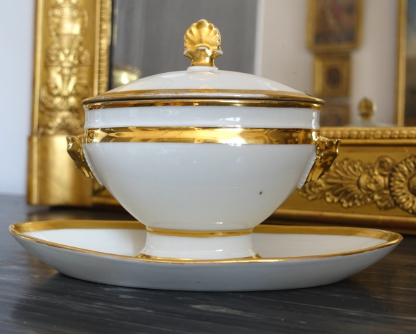 Pair of Empire Paris porcelain sauce boats, early 19th century circa 1810 - 1820
