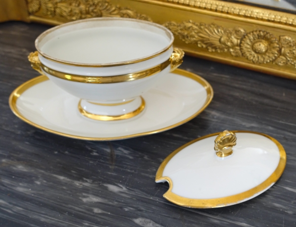 Pair of Empire Paris porcelain sauce boats, early 19th century circa 1810 - 1820