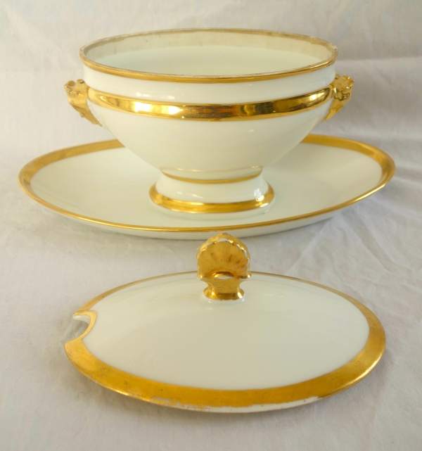 Pair of Empire Paris porcelain sauce boats, early 19th century circa 1810 - 1820