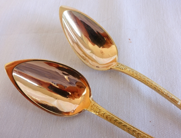 Pair of large chocolate / breakfast cups, Paris porcelain enhanced with gold, Empire Period