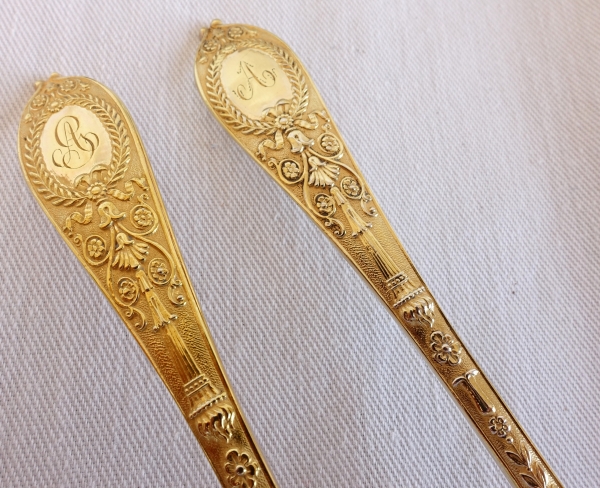 Pair of large chocolate / breakfast cups, Paris porcelain enhanced with gold, Empire Period