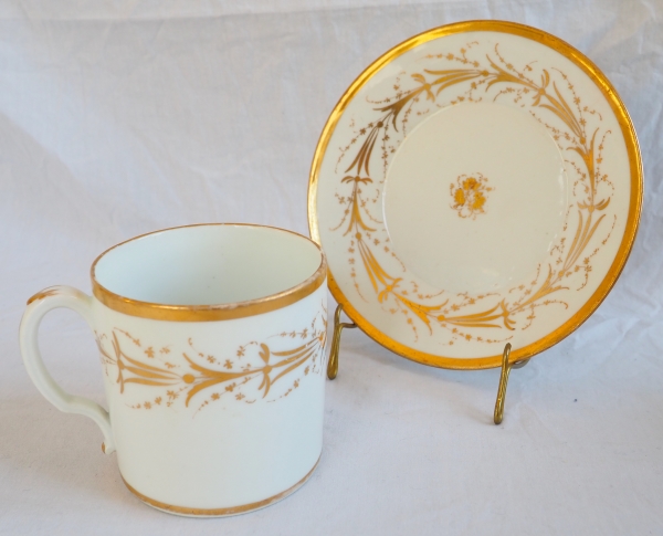 Pair of Paris porcelain large chocolate cups - late 18th century