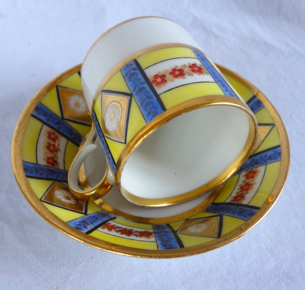 Pair of Empire Paris porcelain litron-shaped coffee cups - early 19th century