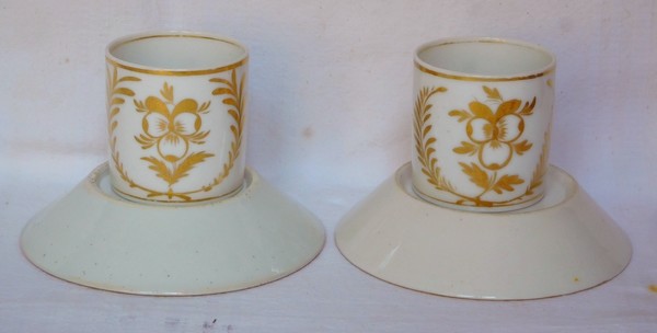 Pair of Empire Paris porcelain coffee cups enhanced with fine gold, early 19th century