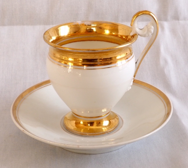 Pair of Empire Paris porcelain coffee cups enhanced with fine gold, early 19th century