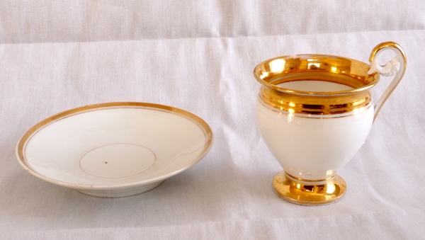 Pair of Empire Paris porcelain coffee cups enhanced with fine gold, early 19th century