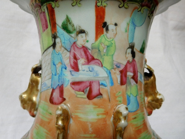 Paire de vases / potiches en porcelaine de Canton, Chine vers 1880