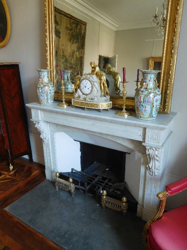 Pair of fine rose Canton porcelain vases / potiches, 19th century