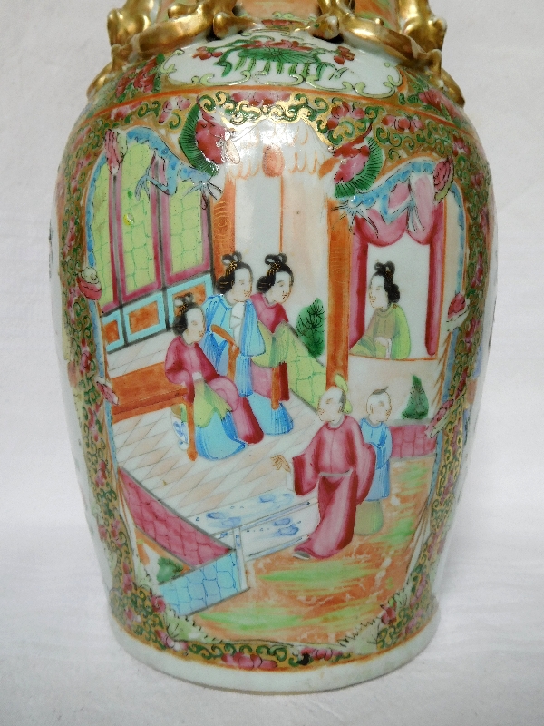 Paire de vases / potiches en porcelaine de Canton, Chine vers 1880