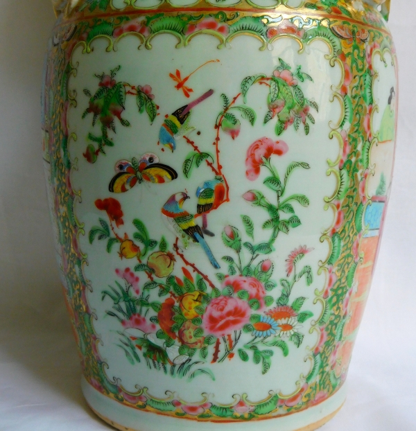 Paire de vases / potiches en porcelaine de Canton, Chine vers 1880