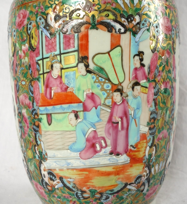Paire de vases / potiches en porcelaine de Canton, Chine vers 1880 - 36cm