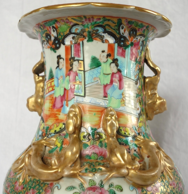 Paire de vases / potiches en porcelaine de Canton, Chine vers 1880 - 36cm