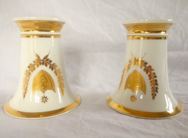 Paire de vases cornet en porcelaine de Paris blanche et dorée - époque Empire Restauration
