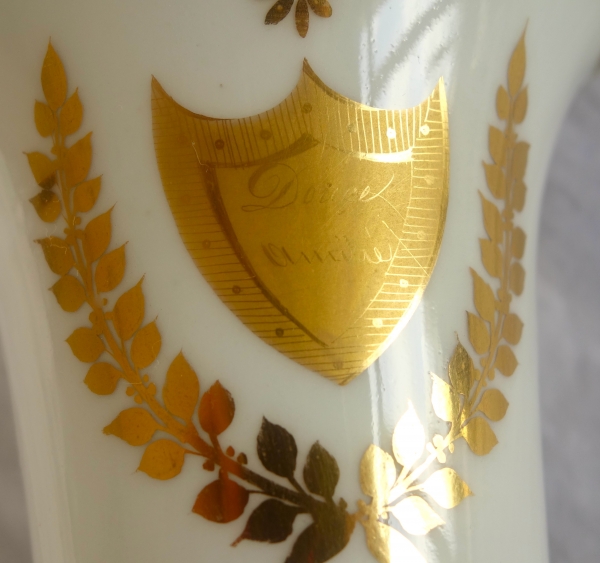 Paire de vases cornet en porcelaine de Paris blanche et dorée - époque Empire Restauration