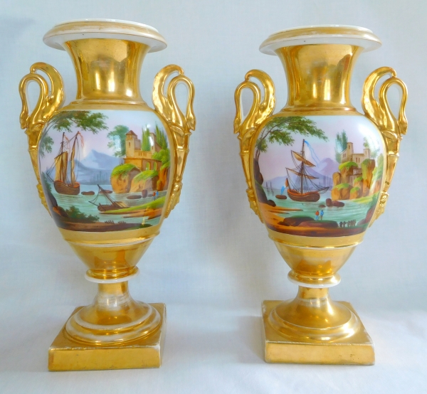 Paire de vases Empire en porcelaine de Paris - paysages de marines