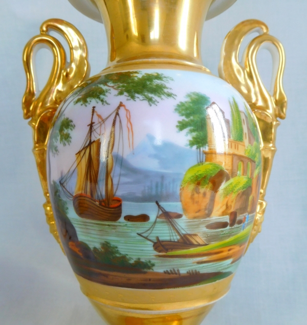Paire de vases Empire en porcelaine de Paris - paysages de marines