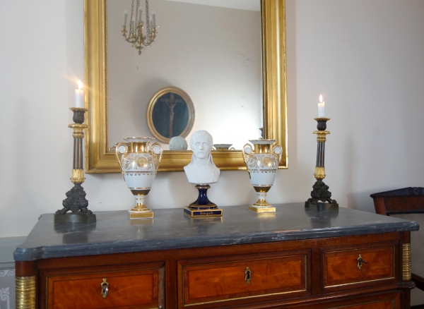 Pair of Empire Paris porcelain vases enhanced with fine gold, early 19th century