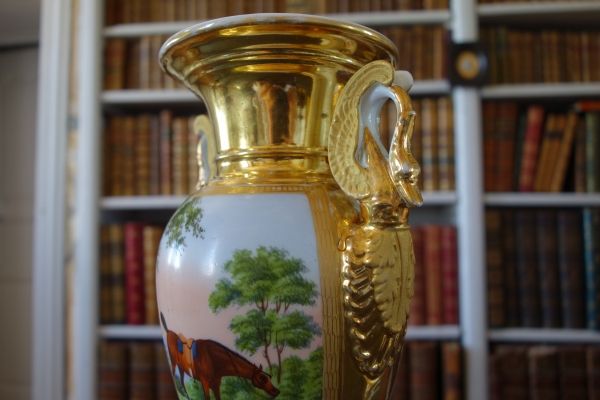 Paire de vases d'ornement Empire à décor équitation - porcelaine de Paris - époque Restauration