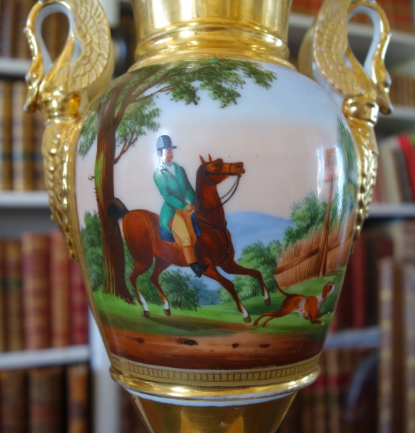 Paire de vases d'ornement Empire à décor équitation - porcelaine de Paris - époque Restauration