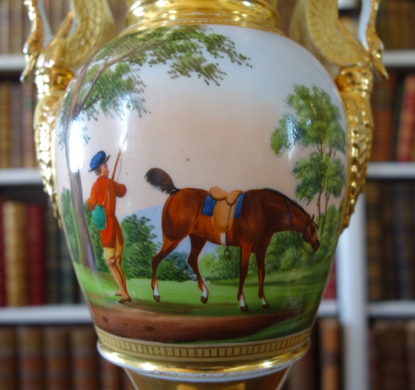 Paire de vases d'ornement Empire à décor équitation - porcelaine de Paris - époque Restauration