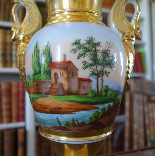 Paire de vases d'ornement Empire à décor équitation - porcelaine de Paris - époque Restauration