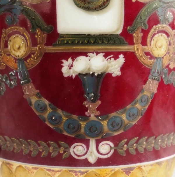 Pair of Empire Paris porcelain vases, polychromatic and gilt decoration - putto stealing eggs