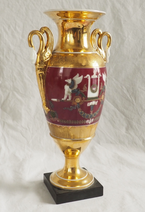 Pair of Empire Paris porcelain vases, polychromatic and gilt decoration - putto stealing eggs