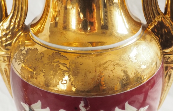 Pair of Empire Paris porcelain vases, polychromatic and gilt decoration - putto stealing eggs