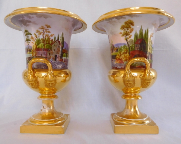 Manufacture Schoelcher : paire de grands vases Medicis Empire à masques d'hommes barbus - 27cm