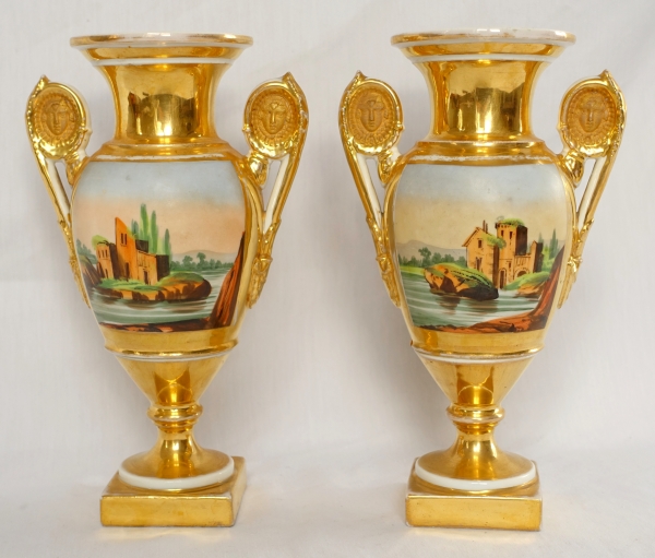 Paire de vases d'ornement Empire en porcelaine de Paris - époque Restauration