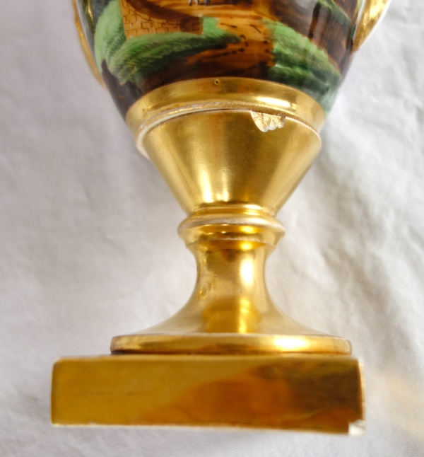 Paire de vases Empire en porcelaine de Paris et poignées en biscuit - paysages tournants
