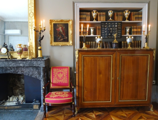 Paire de vases Empire en porcelaine de Paris et poignées en biscuit - paysages tournants