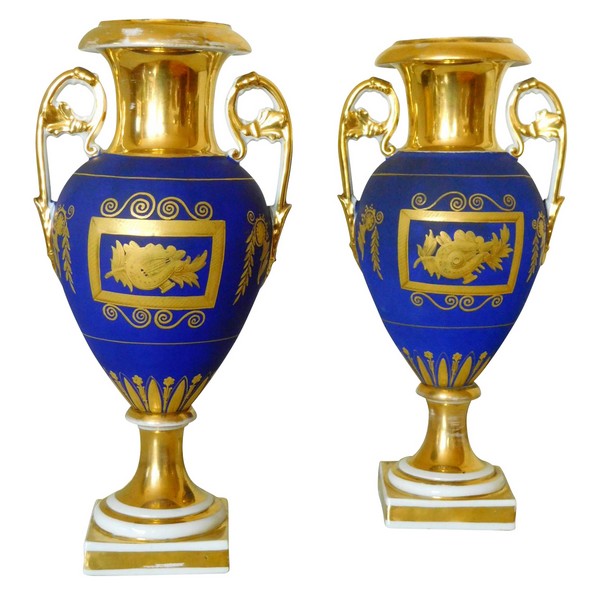 Pair of Empire Paris porcelain gilt vases, early 19th century circa 1820 - 1830