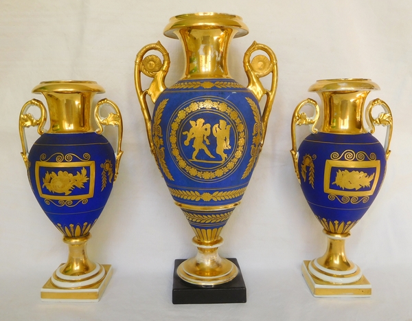 Pair of Empire Paris porcelain gilt vases, early 19th century circa 1820 - 1830