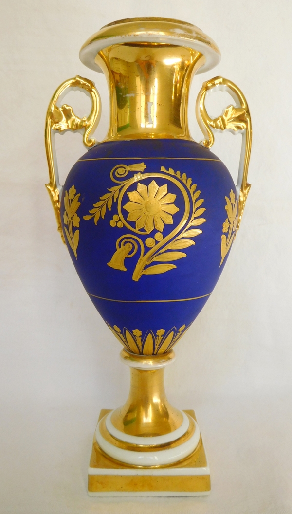 Pair of Empire Paris porcelain gilt vases, early 19th century circa 1820 - 1830