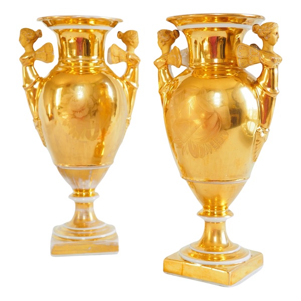 Paire de vases d'époque Empire en porcelaine à décor religieux pour une chapelle - 28,5cm