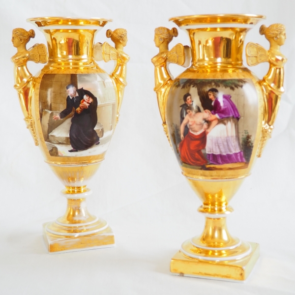 Paire de vases d'époque Empire en porcelaine à décor religieux pour une chapelle - 28,5cm