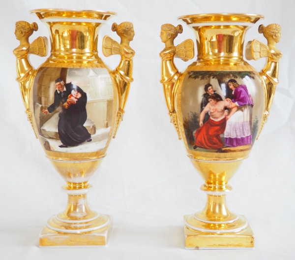 Paire de vases d'époque Empire en porcelaine à décor religieux pour une chapelle - 28,5cm