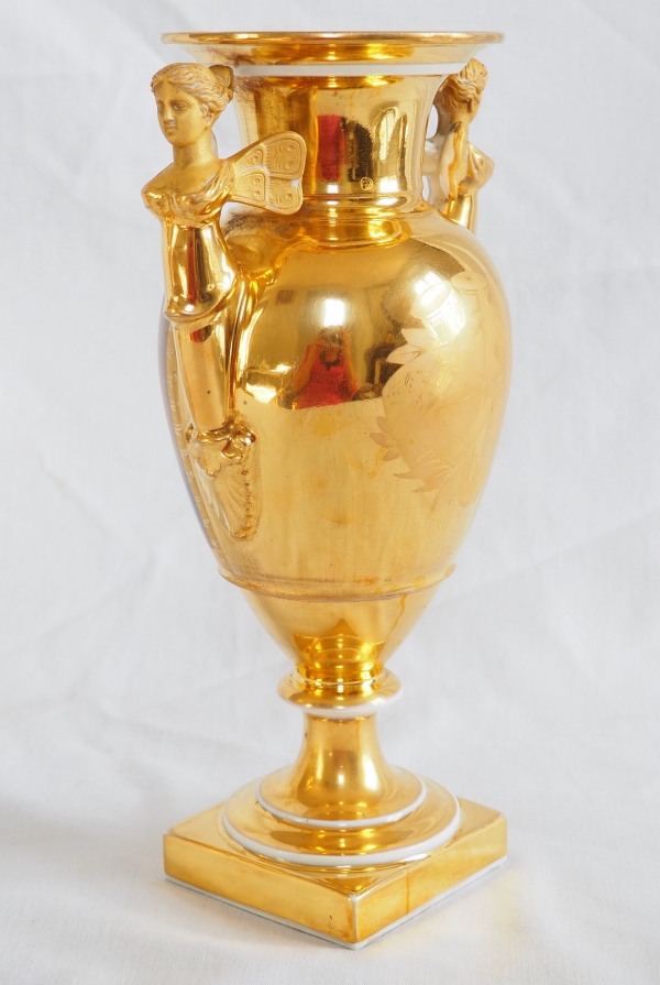 Paire de vases d'époque Empire en porcelaine à décor religieux pour une chapelle - 28,5cm