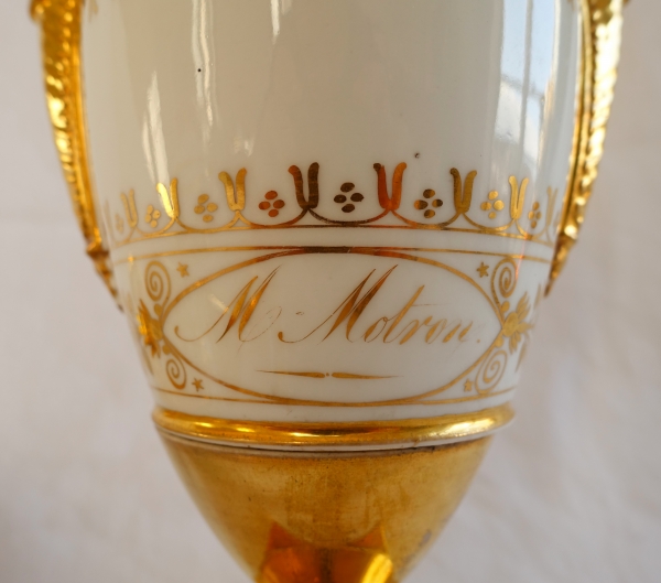 Paire de vases d'époque Empire en porcelaine de Paris blanche et or - 24,5cm