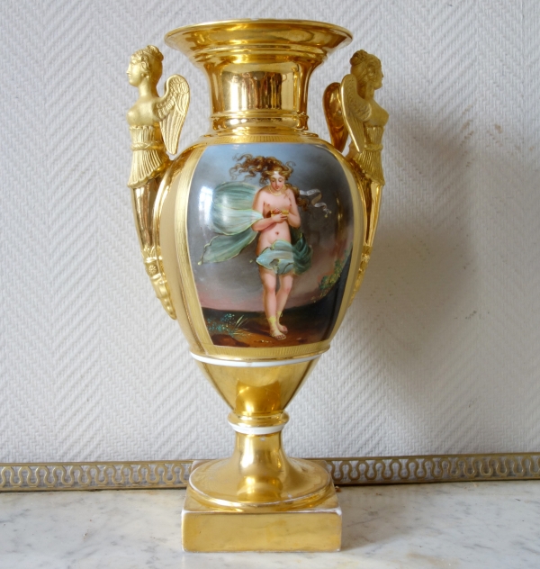 Paire de grands vases en porcelaine d'époque Empire - allégories de l'air et de l'eau - 38,5cm