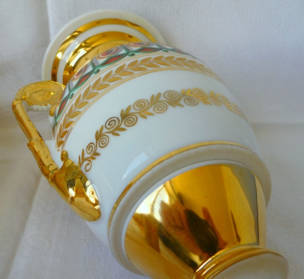 Pair of Paris porcelain Medicis vases, Empire Restoration period, 19th century - 26.5cm