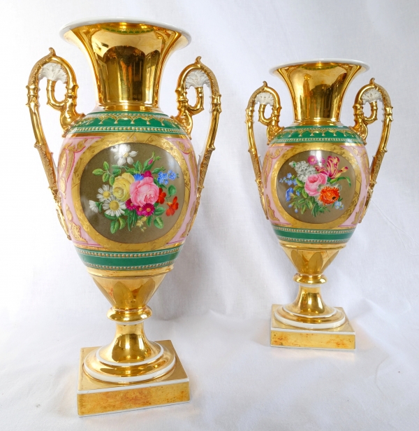 Safronov Manufacture in Moscow - Russia : pair of large Empire porcelain vases, circa 1830 - 35cm